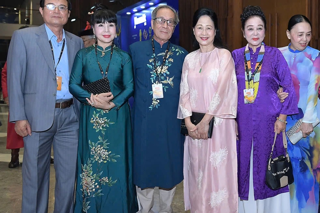 Lan Hương "Em bé Hà Nội" và dàn nghệ sĩ gạo cội hội tụ ở thảm đỏ DANAFF III