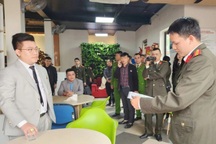 Hé lộ về Công ty Triệu nụ cười vừa bị công an khám xét khẩn cấp