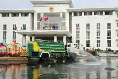 Sóc Trăng mở cửa trụ sở ủy ban tỉnh xuyên Tết cho người dân vào vui xuân