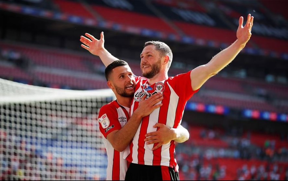 Brentford thăng hạng Premier League sau trận đấu đắt giá nhất thế giới - 3 Brentford thăng hạng Premier League sau trận đấu đắt giá nhất thế giới - 3