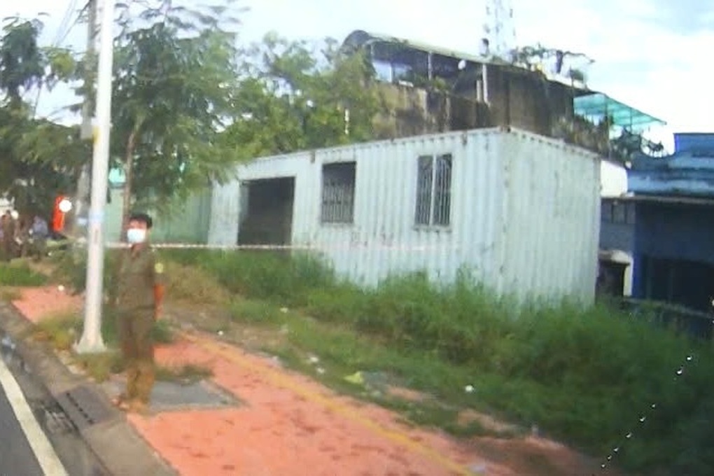 Người phụ nữ chết cháy trong container ở TPHCM - 1 Người phụ nữ chết cháy trong container ở TPHCM - 1