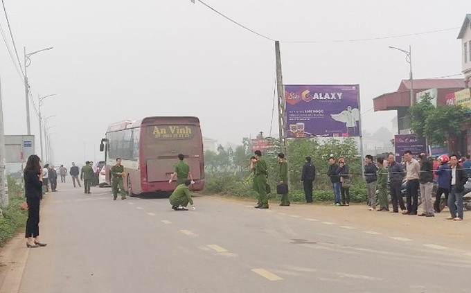 Vụ xe khách đâm chết 7 người đi đưa tang: Khởi tố vụ án, tạm giữ khẩn cấp tài xế - Ảnh 2. Vụ xe khách đâm chết 7 người đi đưa tang: Khởi tố vụ án, tạm giữ khẩn cấp tài xế - Ảnh 2.