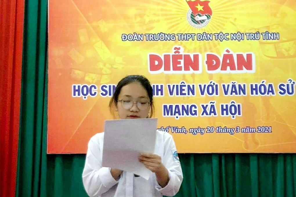 Nữ sinh người Mông đạt điểm 10 môn Lịch sử, ước mơ trở thành nhà báo - 3 Nữ sinh người Mông đạt điểm 10 môn Lịch sử, ước mơ trở thành nhà báo - 3