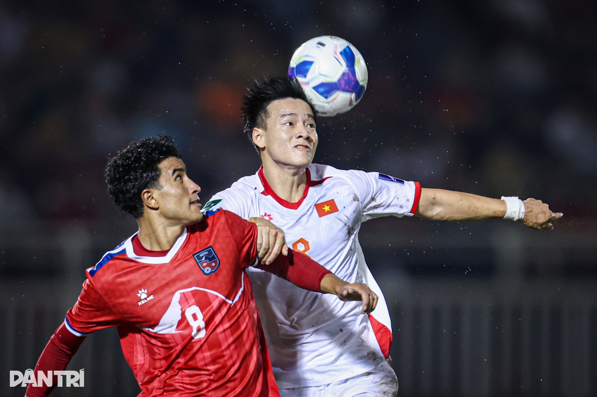 Tuyển Việt Nam hoàn tất cú đúp thắng Nepal nhờ pha phản lưới của đối thủ - 6 Tuyển Việt Nam hoàn tất cú đúp thắng Nepal nhờ pha phản lưới của đối thủ - 6