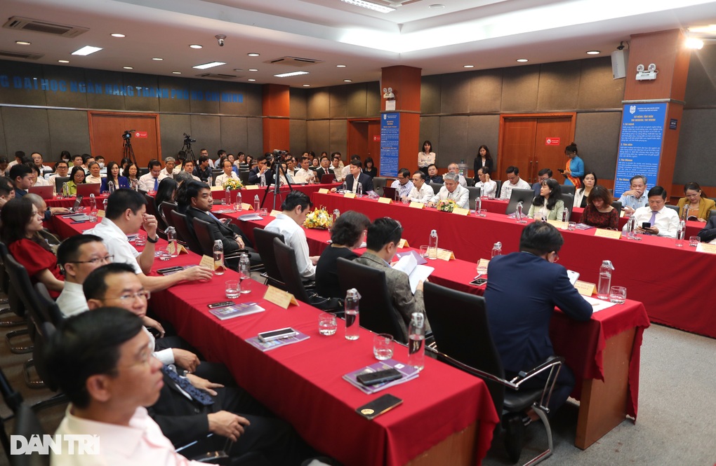 TS Võ Trí Thành: Khó khăn nhất đã qua, mong áp lực từ cơn gió ngược giảm - 3 TS Võ Trí Thành: Khó khăn nhất đã qua, mong áp lực từ cơn gió ngược giảm - 3