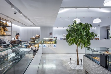 Quán cà phê không biển hiệu hay bàn ghế, chỉ bán mang đi vẫn "hút" khách