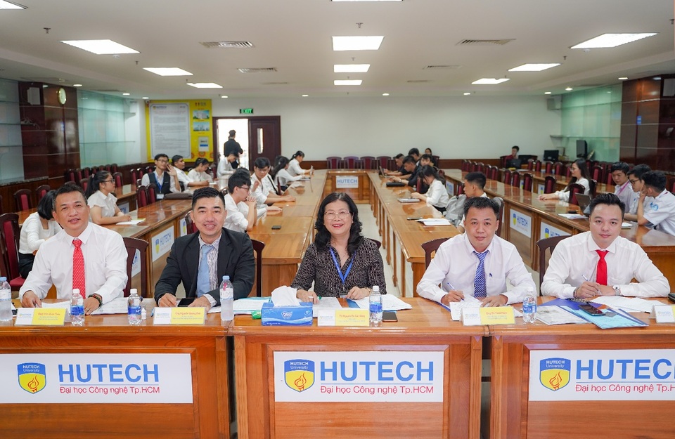 Nhiều ý tưởng khởi nghiệp của sinh viên HUTECH được doanh nghiệp đánh giá cao - 2 Nhiều ý tưởng khởi nghiệp của sinh viên HUTECH được doanh nghiệp đánh giá cao - 2
