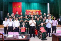 Thủ tướng Phạm Minh Chính thăm Trung tâm điều dưỡng thương binh Kim Bảng