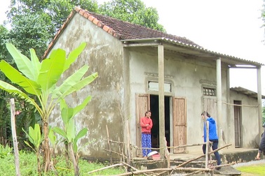 Tàn tật, neo đơn, cụ bà 65 tuổi vẫn làm đơn xin ra khỏi hộ nghèo