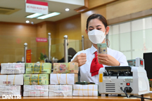 Lãi suất tiền gửi ngân hàng lao dốc, cao nhất chỉ 5,9%/năm