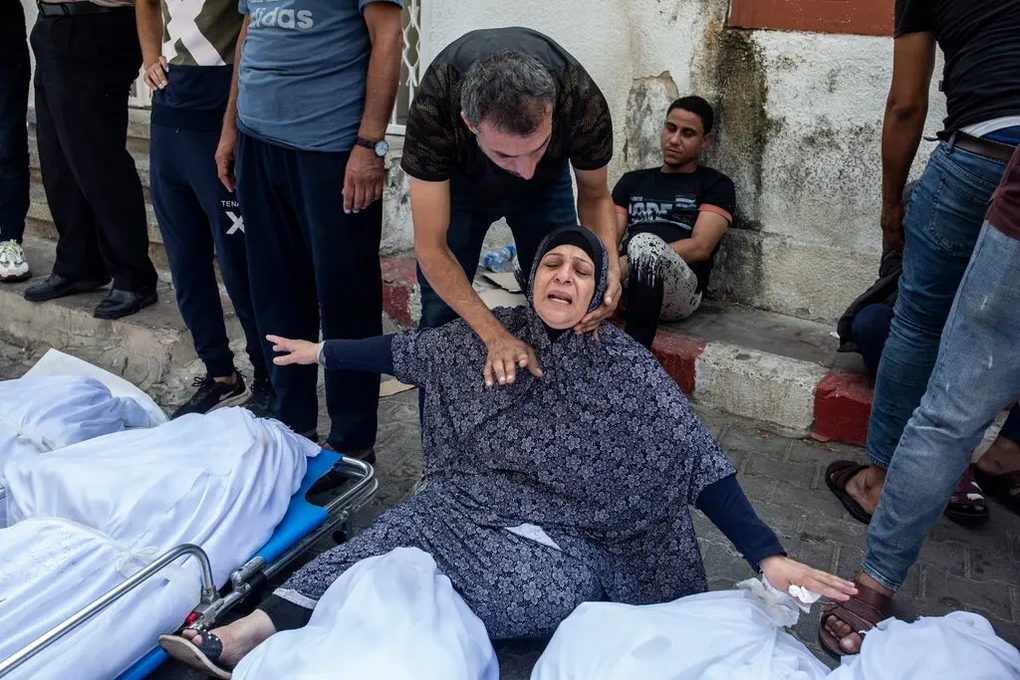 Gaza bị không kích liên tiếp, lực lượng cứu hộ vật lộn cứu người - 1 Gaza bị không kích liên tiếp, lực lượng cứu hộ vật lộn cứu người - 1