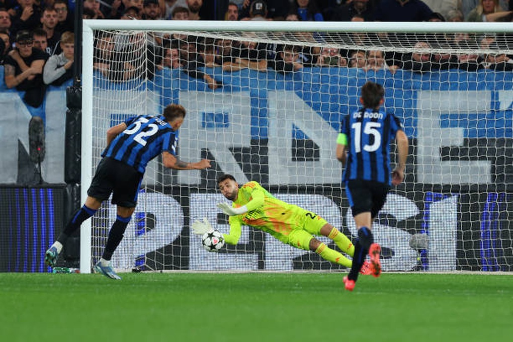 Thủ môn Arsenal tiết lộ bí quyết cản phá phạt đền trước Atalanta - 1 Thủ môn Arsenal tiết lộ bí quyết cản phá phạt đền trước Atalanta - 1