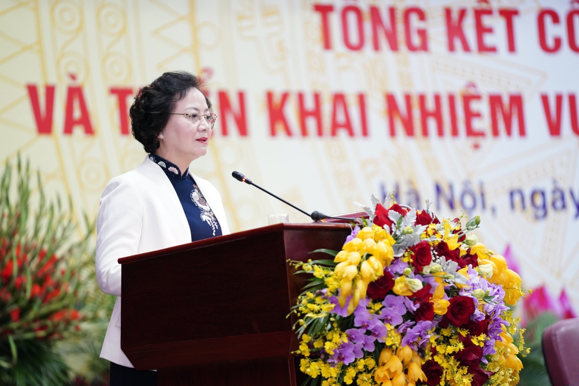 Bộ trưởng Nội vụ: Nghiêm cấm biếu, tặng quà Tết lãnh đạo - 1 Bộ trưởng Nội vụ: Nghiêm cấm biếu, tặng quà Tết lãnh đạo - 1