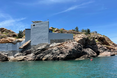 Bị xử lý nhà nuôi yến trái phép, người dân nói "không biết xin phép ai"