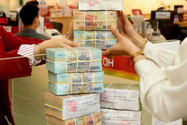 Cách nào kéo giảm lãi suất: Chờ đòn bẩy từ chính sách tài khóa