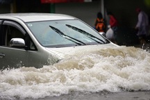 Kinh nghiệm lái xe đi qua vùng nước lụt