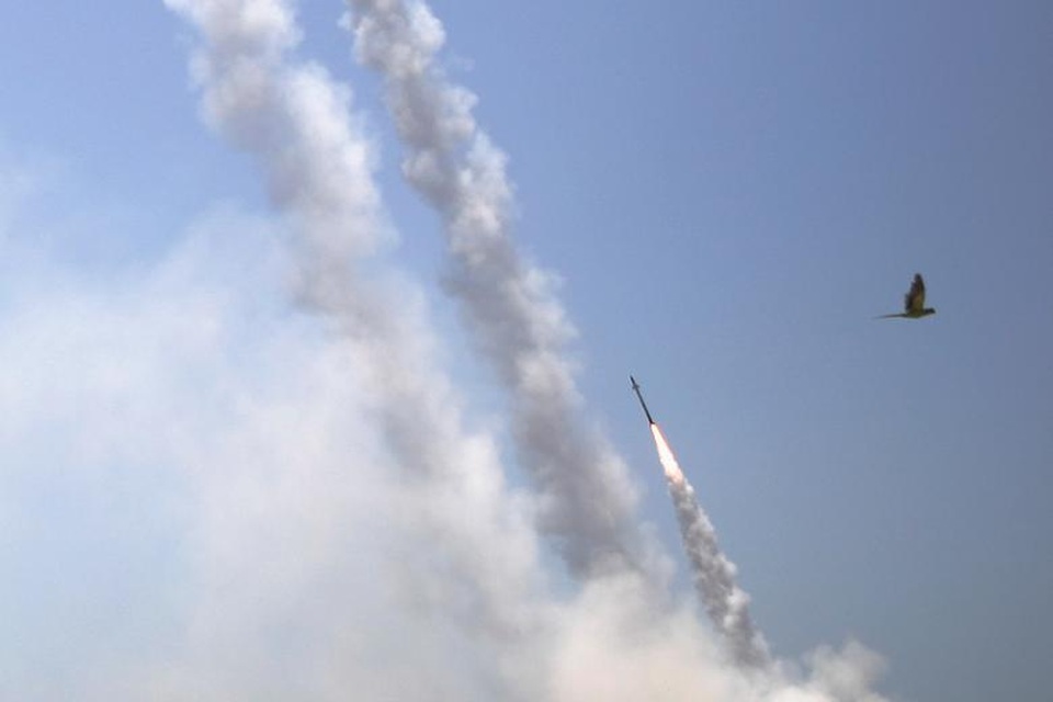 Tên lửa rợp trời Trung Đông, Gaza bị cày nát - 2 Tên lửa rợp trời Trung Đông, Gaza bị cày nát - 2