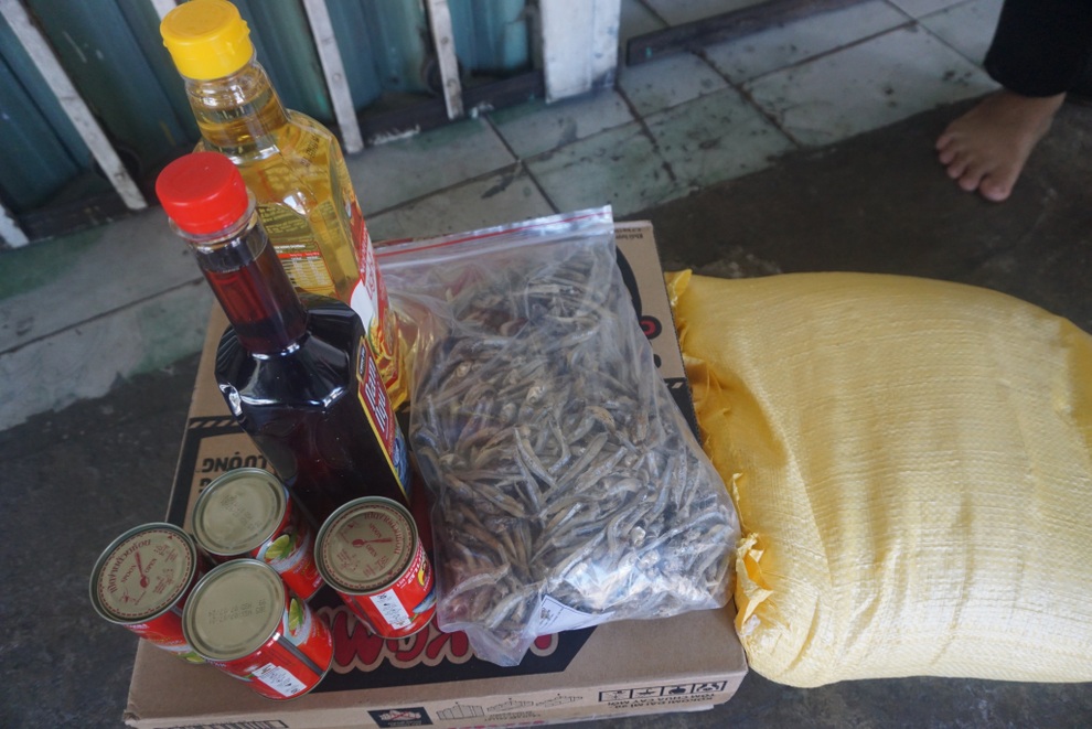 Người dân Đà Nẵng ở yên, gạo, cá, rau được trao tặng đến tận nhà - 3 Người dân Đà Nẵng ở yên, gạo, cá, rau được trao tặng đến tận nhà - 3