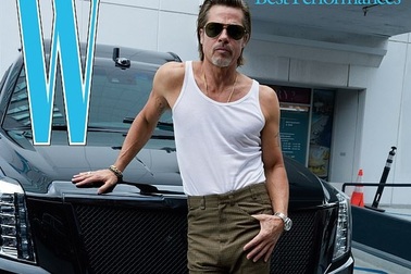Brad Pitt có nụ hôn đầu năm... lớp 4
