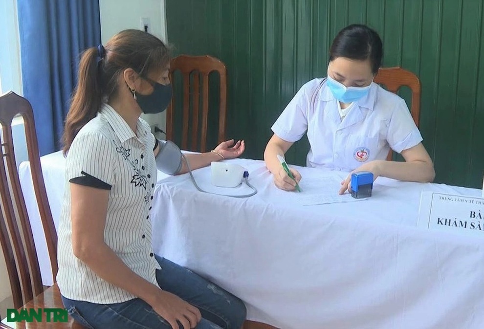 Ninh Bình: Tiêm vắc xin phòng Covid-19 cho 17.000 giáo viên - 2 Ninh Bình: Tiêm vắc xin phòng Covid-19 cho 17.000 giáo viên - 2