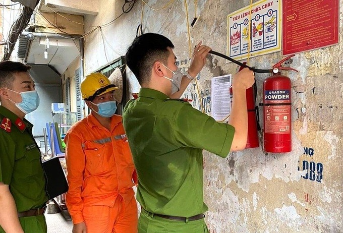 Tăng cường tuyên truyền, phổ biến chính sách, pháp luật, tiêu chuẩn, quy chuẩn kỹ thuật, nhất là những quy định, giải pháp tháo gỡ khó khăn, bất cập trong công tác phòng cháy, chữa cháy.