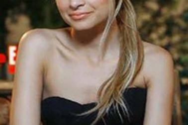 Nicole Richie làm MC