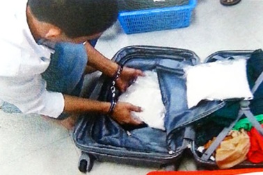 “Hàng cấm” ồ ạt tuồn vào Việt Nam