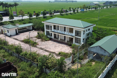 Trụ sở tiền tỷ bỏ hoang vì thiếu đường vào, cán bộ làm việc tại nhà dột nát