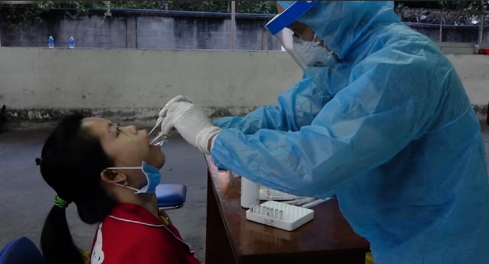 Xét nghiệm sàng lọc Covid-19 cho công nhân - 1 Xét nghiệm sàng lọc Covid-19 cho công nhân - 1