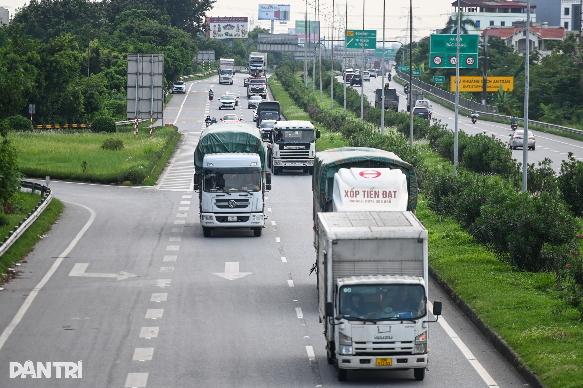 Bám làn 90km/h, xe tải rùa bò chạy 50-60km/h - 6 Bám làn 90km/h, xe tải rùa bò chạy 50-60km/h - 6