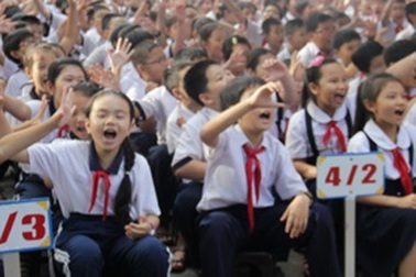 Khi bé trai bị bạn kỳ thị… “nữ tính”