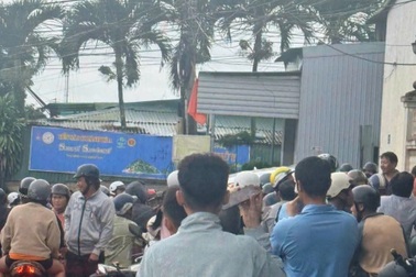 Người phụ nữ cùng con trai 15 tuổi bị "chồng hờ" đâm thương vong