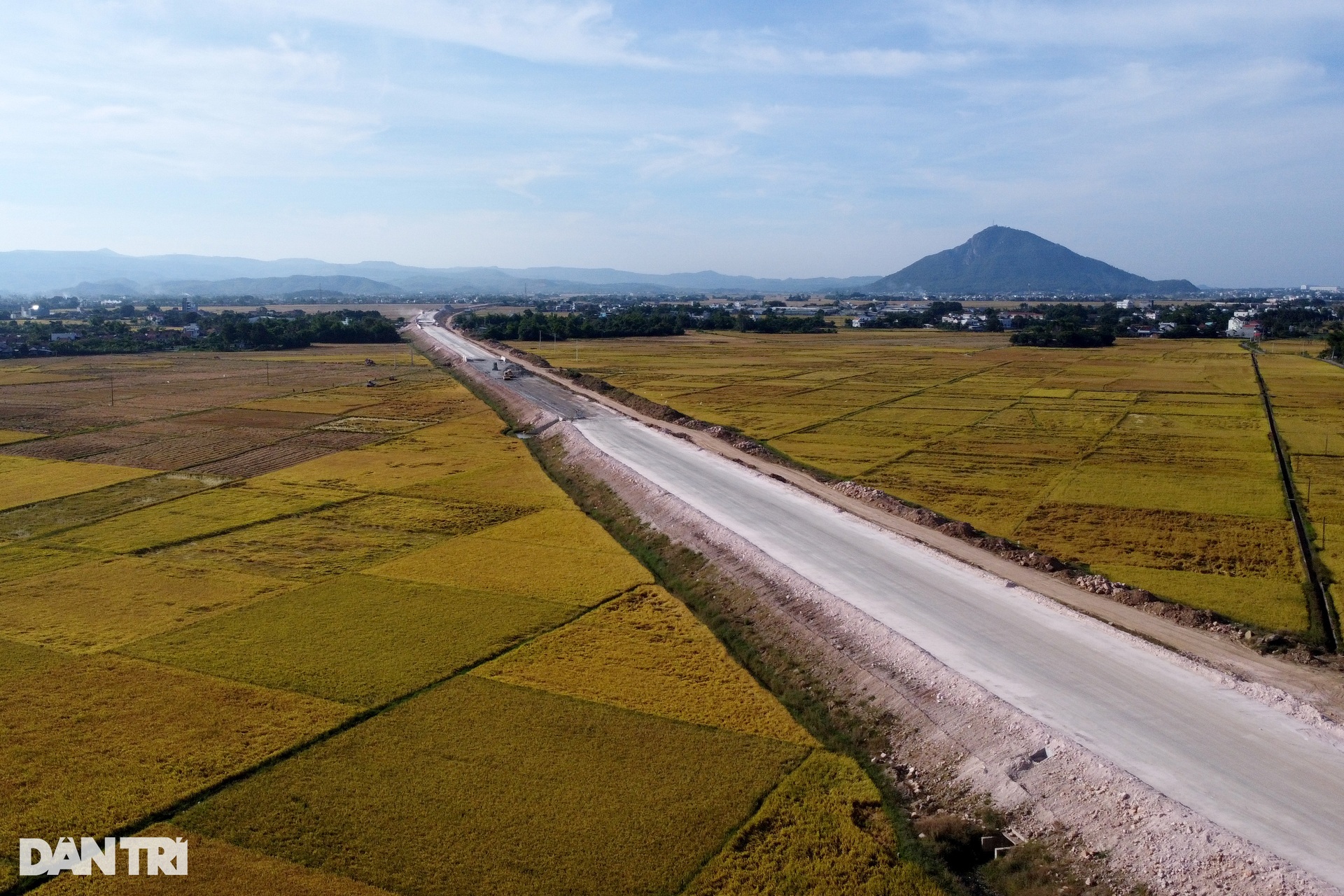 Công trường cao tốc Chí Thạnh - Vân Phong những ngày nghỉ lễ - 9 Công trường cao tốc Chí Thạnh - Vân Phong những ngày nghỉ lễ - 9