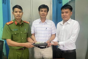 Du khách Hà Nội bỏ quên ví có gần 60 triệu đồng tại di tích