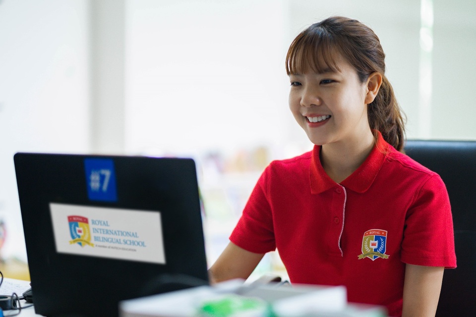 Thăm lớp học trực tuyến vui nhộn của thầy trò Royal School - 1 Thăm lớp học trực tuyến vui nhộn của thầy trò Royal School - 1
