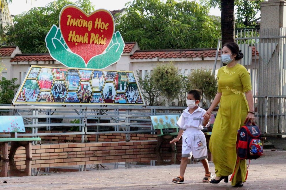 Hà Tĩnh: Học sinh háo hức trong buổi học trực tiếp đầu tiên - 5 Hà Tĩnh: Học sinh háo hức trong buổi học trực tiếp đầu tiên - 5