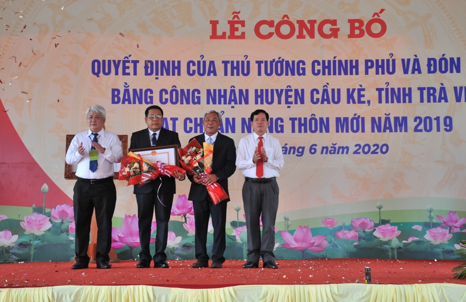 Huyện nghèo quyết tâm xây dựng nông thôn mới mà không ôm nợ - 4 Huyện nghèo quyết tâm xây dựng nông thôn mới mà không ôm nợ - 4
