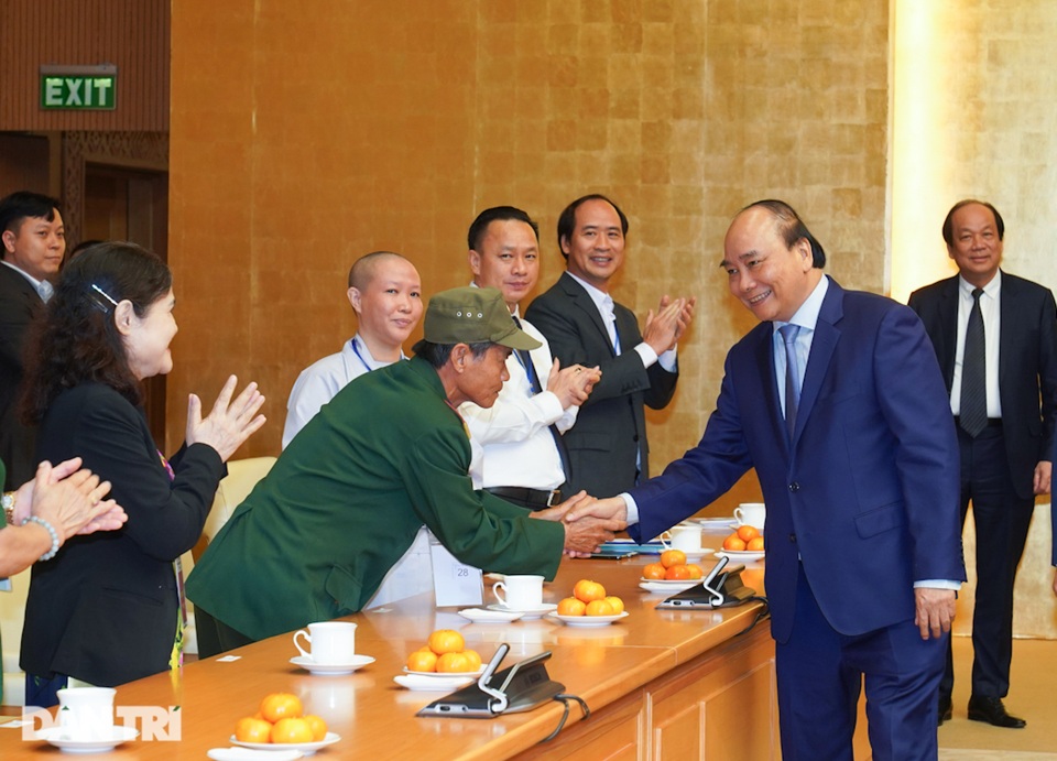 Thủ tướng: Xúc động với những câu chuyện cổ tích có thật trong đời thường - 5 Thủ tướng: Xúc động với những câu chuyện cổ tích có thật trong đời thường - 5