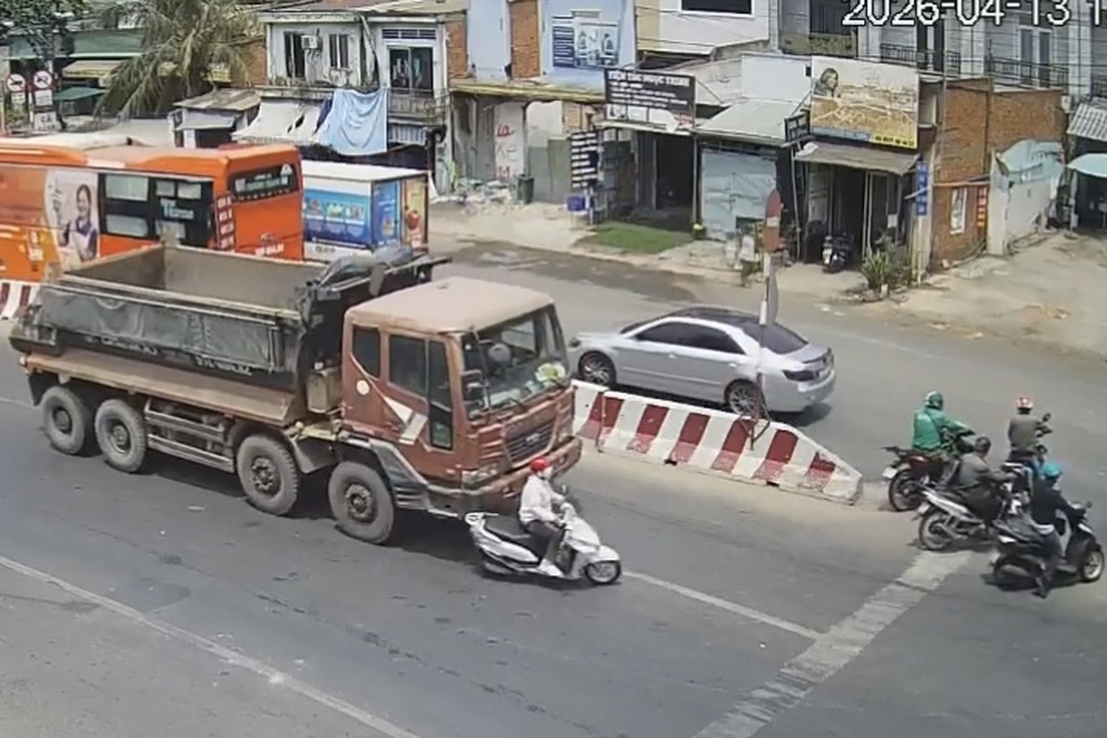 Cục CSGT lên tiếng về điểm “xe máy cắt mặt ô tô” ở TPHCM Dân trí phản ánh - 1 Cục CSGT lên tiếng về điểm “xe máy cắt mặt ô tô” ở TPHCM Dân trí phản ánh - 1