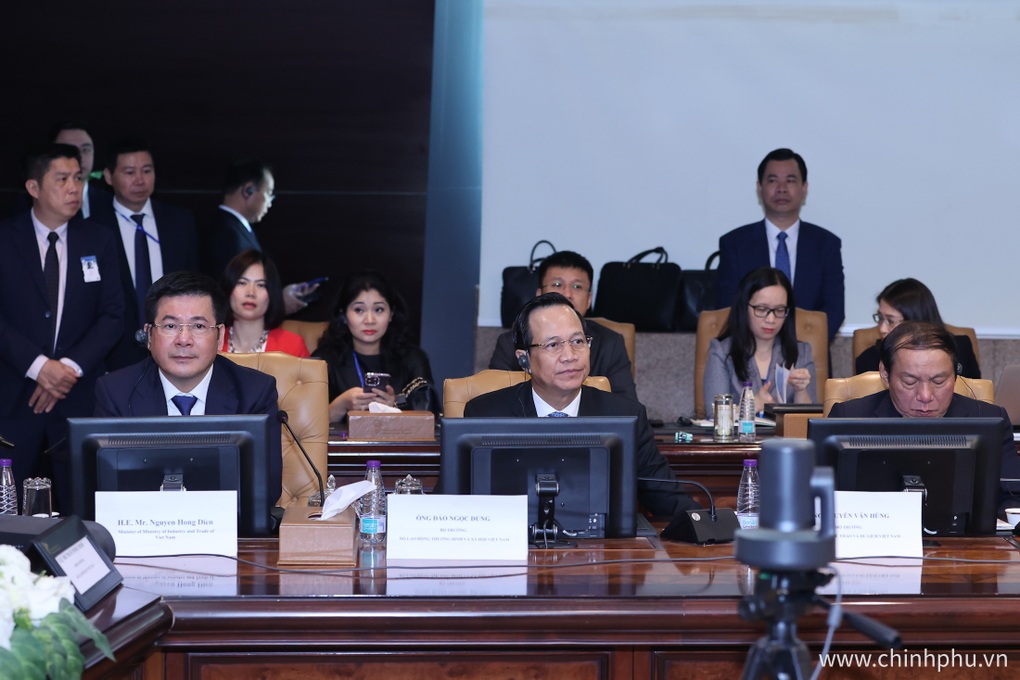 Thủ tướng ủng hộ Ả-rập Xê-út thành trung tâm tài chính hàng đầu thế giới - 2 Thủ tướng ủng hộ Ả-rập Xê-út thành trung tâm tài chính hàng đầu thế giới - 2