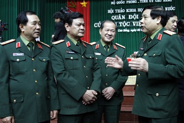 Bộ trưởng Phùng Quang Thanh: Xây dựng một số quân binh chủng tiến thẳng lên hiện đại