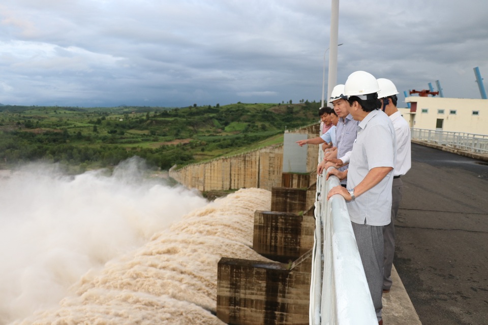 Miền Trung căng mình chuẩn bị đón siêu bão - 24 Miền Trung căng mình chuẩn bị đón siêu bão - 24