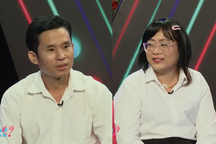 Bố một con 40 tuổi nhanh chóng hẹn hò, hôn má mẹ đơn thân có 5 mối tình