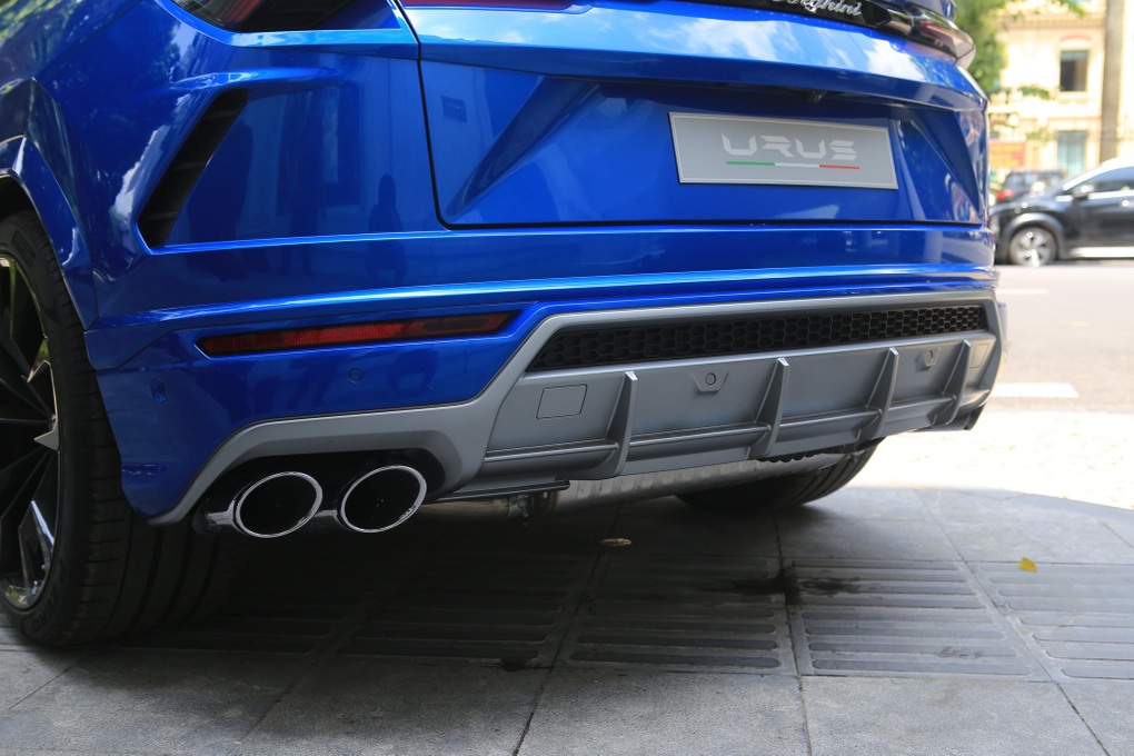 Soi chi tiết siêu SUV Lamborghini Urus màu lạ tại Hà Nội - 12 Soi chi tiết siêu SUV Lamborghini Urus màu lạ tại Hà Nội - 12
