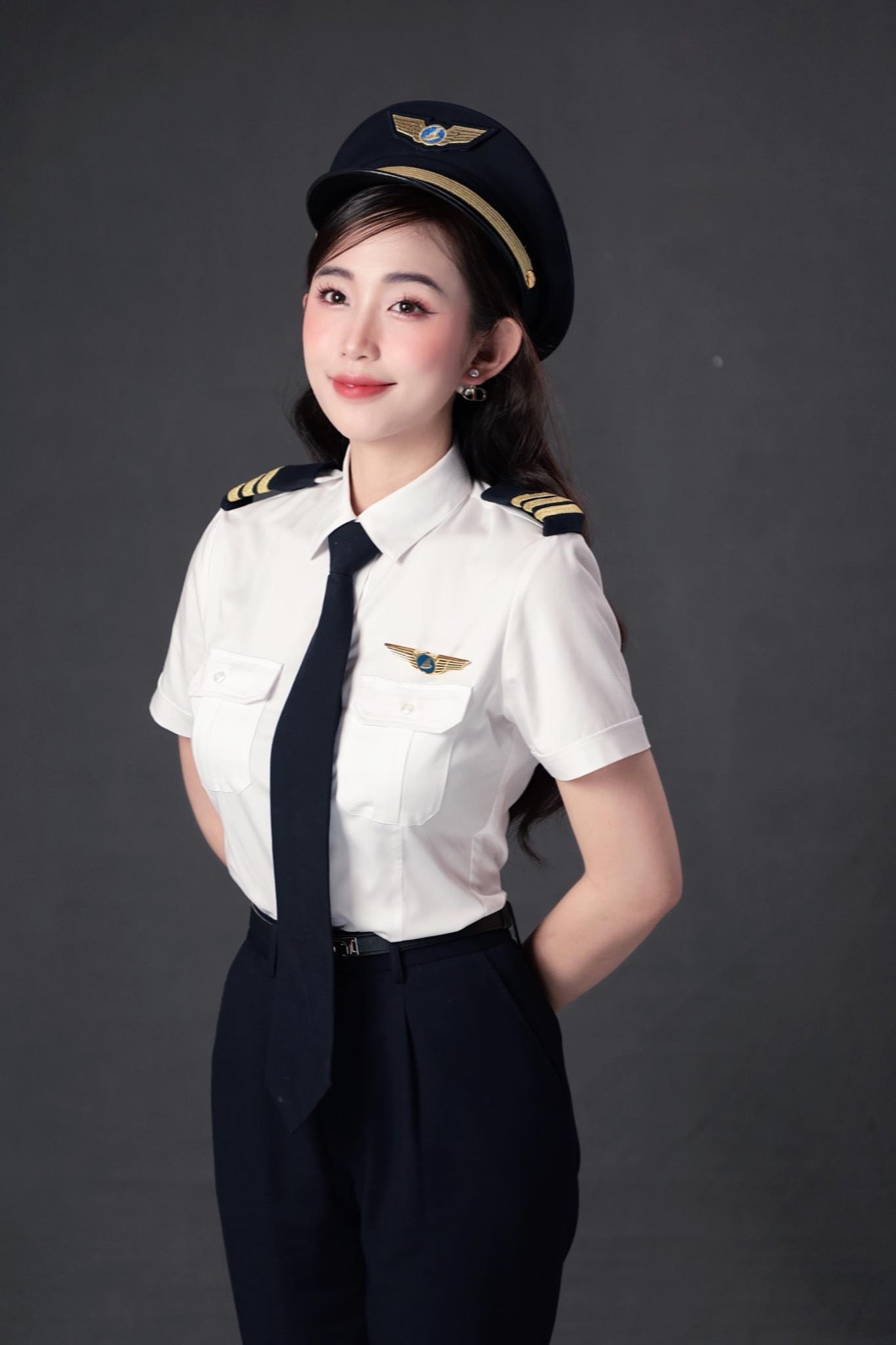 Nữ cơ phó 24 tuổi xinh đẹp, thành công chinh phục máy bay phản lực Embraer - 3 Nữ cơ phó 24 tuổi xinh đẹp, thành công chinh phục máy bay phản lực Embraer - 3
