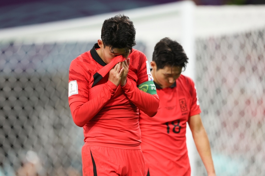 Son Heung Min khóc nức nở, HLV Hàn Quốc nhận thẻ đỏ sau thất bại cay đắng - 10 Son Heung Min khóc nức nở, HLV Hàn Quốc nhận thẻ đỏ sau thất bại cay đắng - 10
