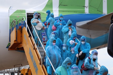 Hai chuyến bay đặc biệt đưa bà bầu và trẻ em về quê tránh dịch