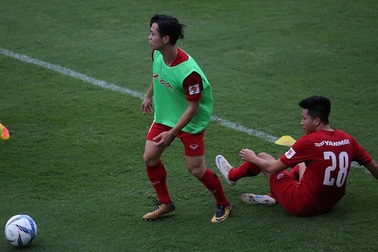 Công Phượng chấn thương phải bỏ dở buổi tập ở U23 Việt Nam