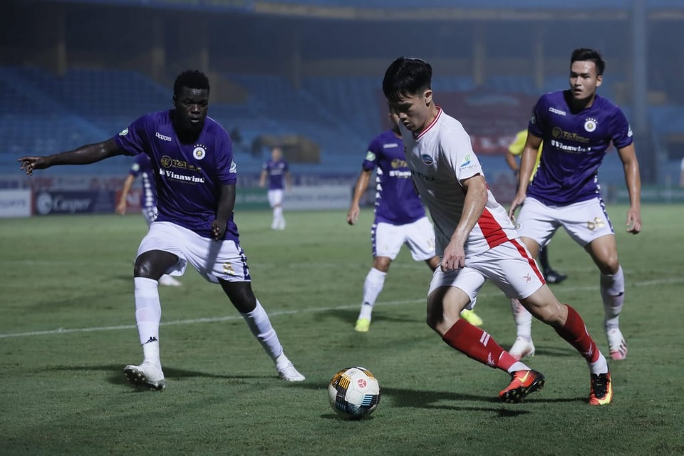 Hoàng Đức xuất sắc, nhưng Quang Hải vẫn là số 1 - 1