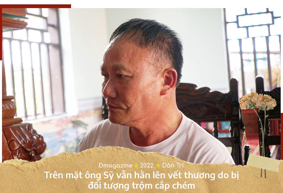 Con trai liệt sĩ òa khóc khi bất ngờ tìm được phần mộ của bố - 17 Con trai liệt sĩ òa khóc khi bất ngờ tìm được phần mộ của bố - 17
